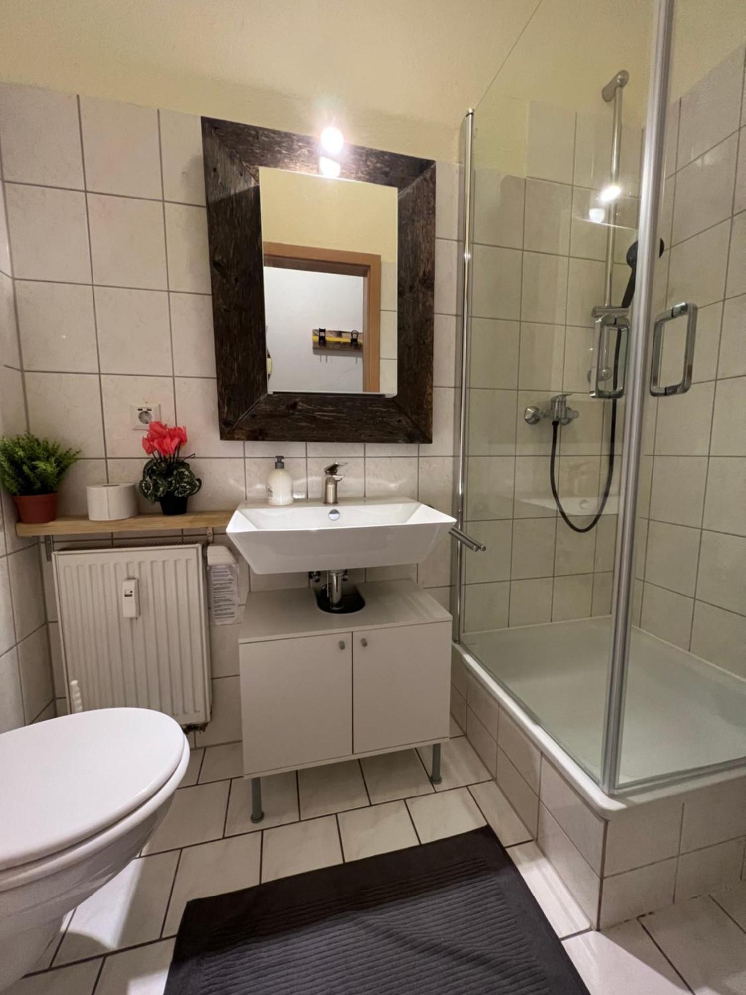 Helle Wohnung In Sudenburg Mit Balkon - Wlan, 4 Schlafplaetze Magdeburg Ngoại thất bức ảnh
